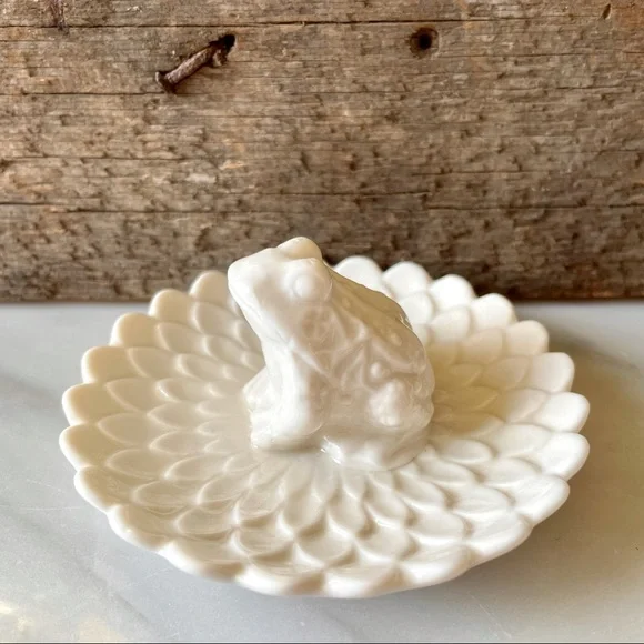 Ceramic Frog on a Lilly Pad•NWOT•Jewelry/Trinket Dish•Ivory•3.5” x 3.5” x 2”🌼 - Picture 4 of 12